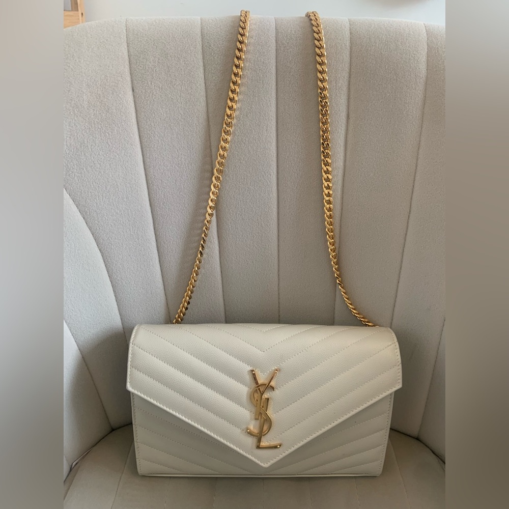 CASSANDRE MATELASSÉ CHAIN WALLET IN GRAIN DE POUDRE EMBOSSED LEATHER